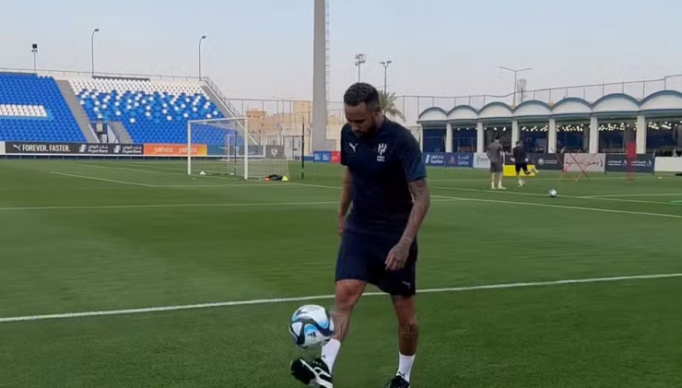 Screenshot 2024-04-14 at 17-19-10 Perto do retorno Neymar aparece batendo bola pela primeira vez após lesão