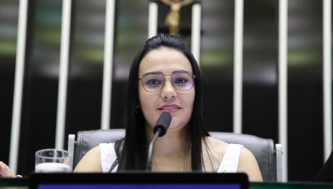 Screenshot 2024-04-18 at 07-11-01 Deputada federal denuncia câmeras escondidas em ap alugado em Brasília