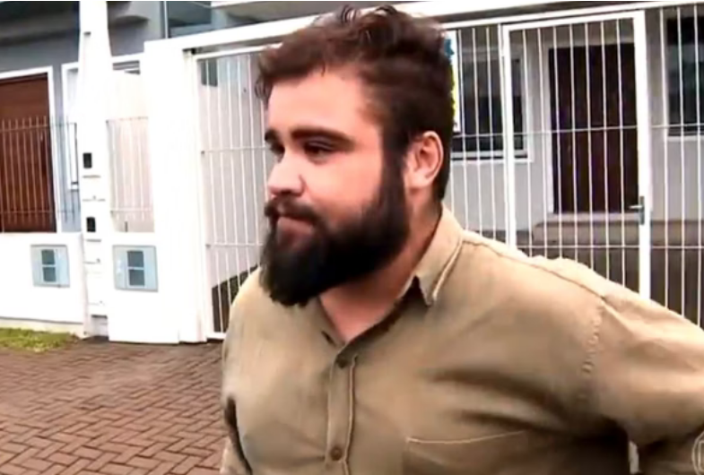 Screenshot 2024-05-27 at 14-44-25 Homem é flagrado vendendo água doada ao RS. Admito que é crime