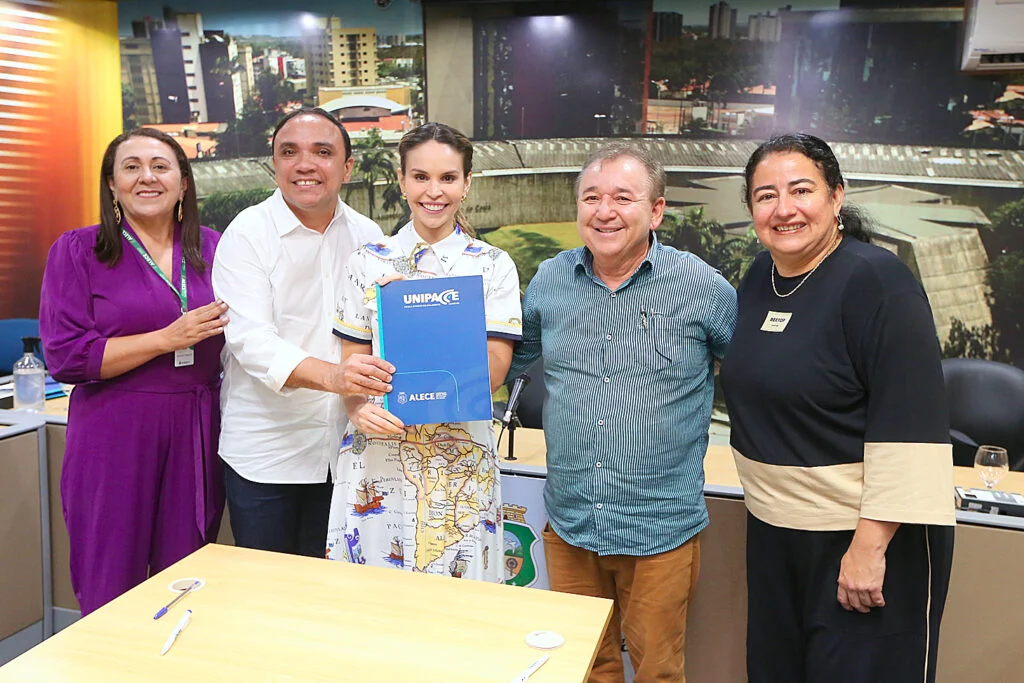 Novas escolas legislativas são criadas em 30 municípios cearenses