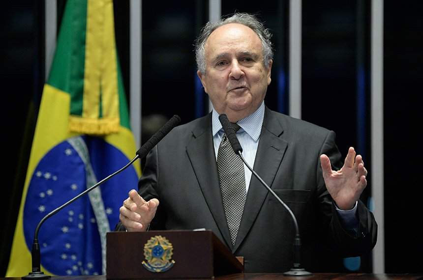 Plenário do Senado Federal durante sessão não deliberativa. 

À tribuna em discurso, senador Cristovam Buarque (PPS-DF).

Foto: Pedro França/Agência Senado