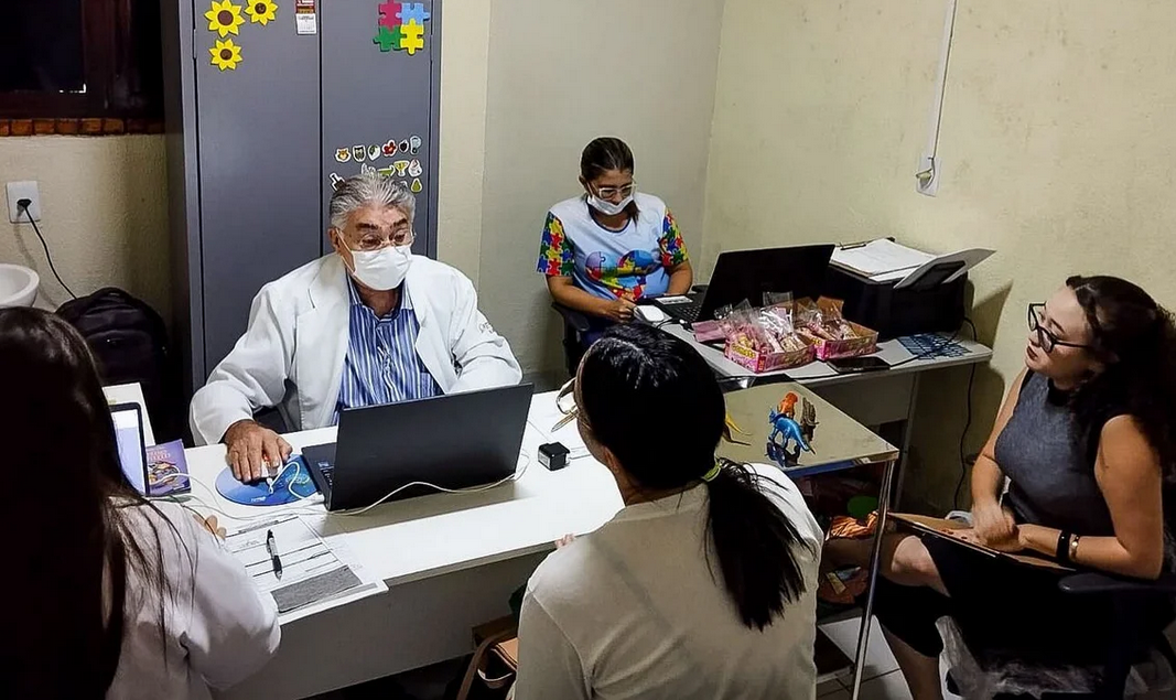 Screenshot 2024-06-27 at 19-47-48 Aratuba realiza exames de eletroencefalograma com mapeamento cerebral em crianças - Programa do Rochinha