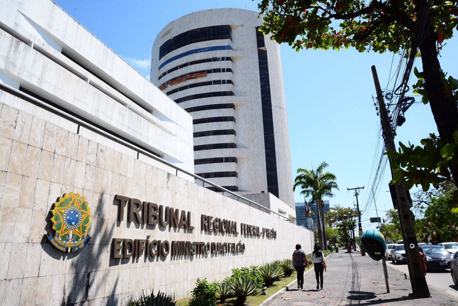 TRF-5-abre-inscricoes-para-concurso-com-salarios-ate-R-13-mil.RedeANC