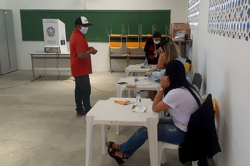Voto-votação-mesário