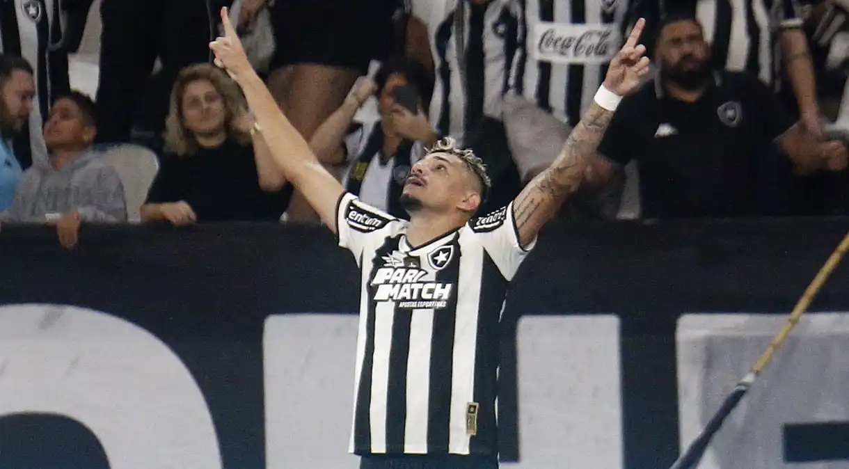 botafogo-vence-palmeiras-brasileirao-e1721269603584