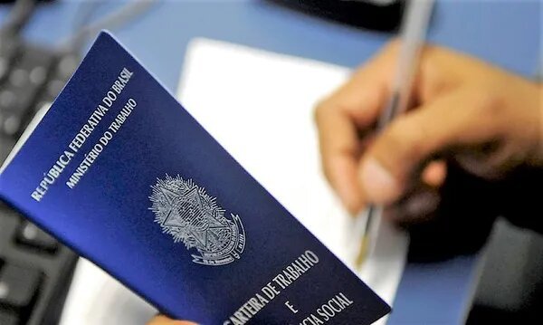 carteira-de-trabalho-foto-marcelo-camargo-abr