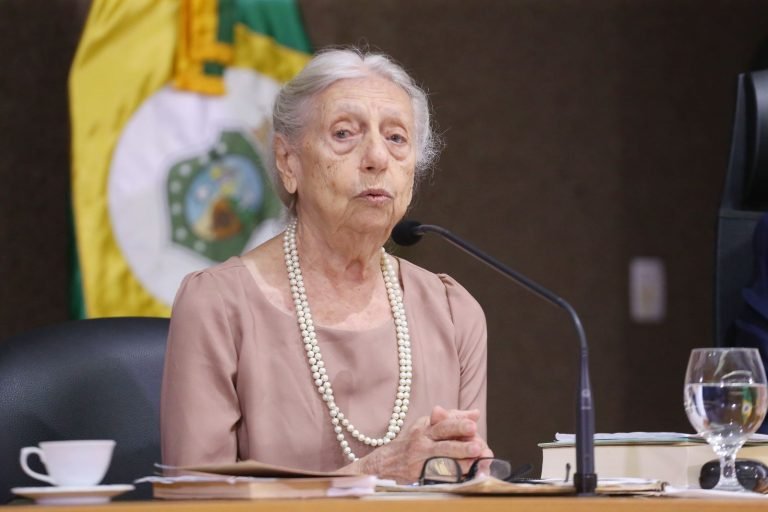 Nildes-Alencar-irma-de-Freito-Tito-Paulo-Rocha-Alece-768x512-1