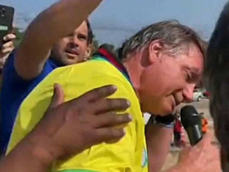 bolsonaro atacado por abelhas