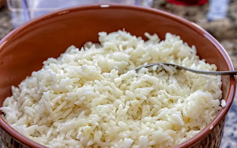 2024133856-arroz-em-uma-panela-orig-1