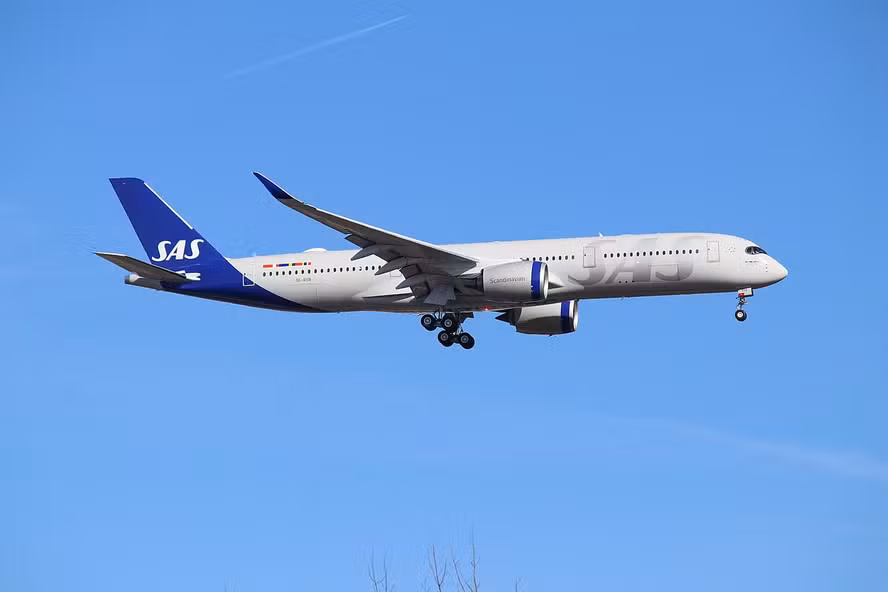sas-scandinavian-airlines-a350-900-21012301