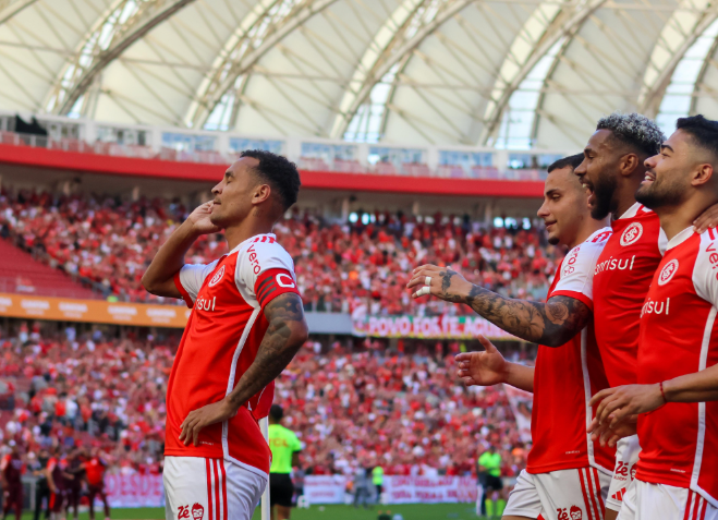 Internacional ultrapassa o Fortaleza na Série A após vitória sobre o RB Bragantino