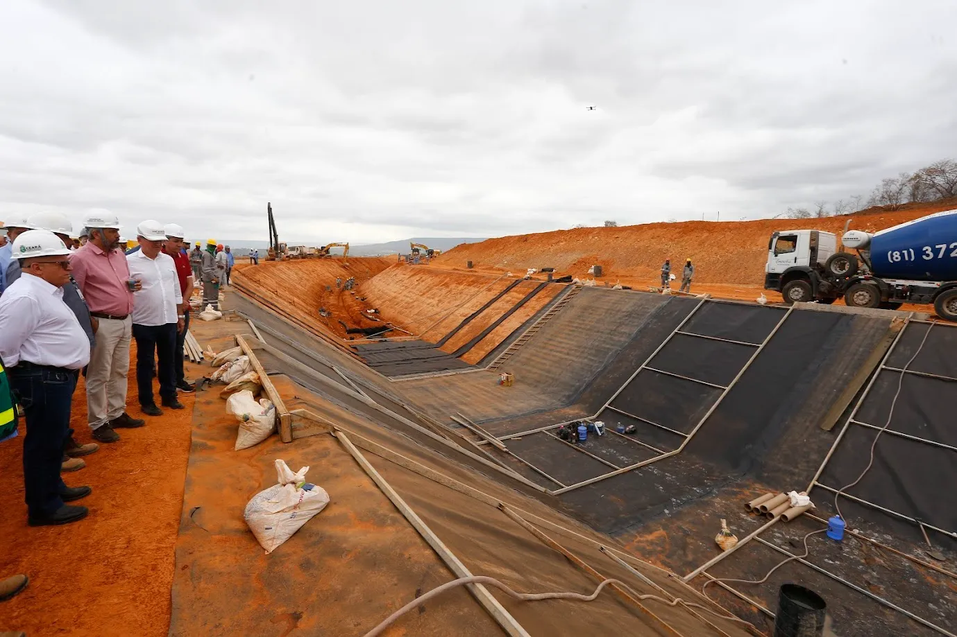 Governador Elmano de Freitas visita obras do Cinturão das Águas do Ceará