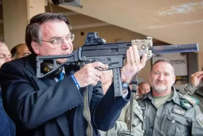 bolsonaro-arma-1