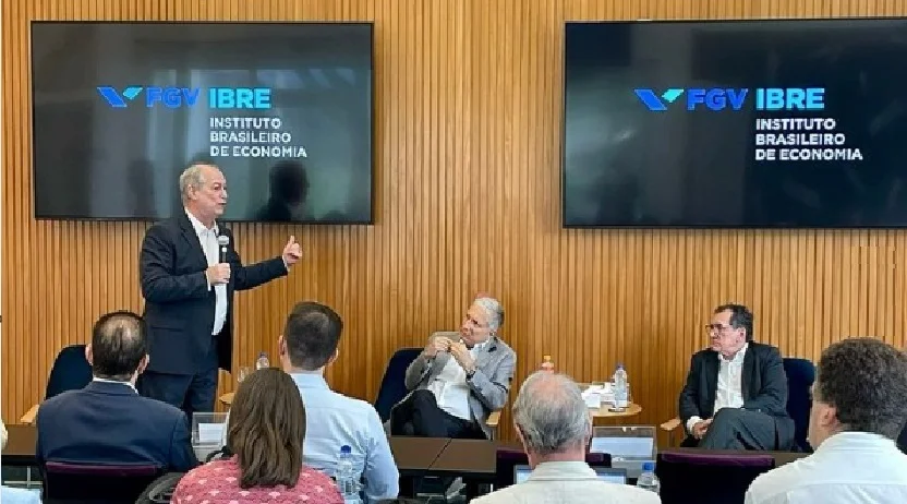 foto-ciro-gomes-241104-economia-fgv-rj