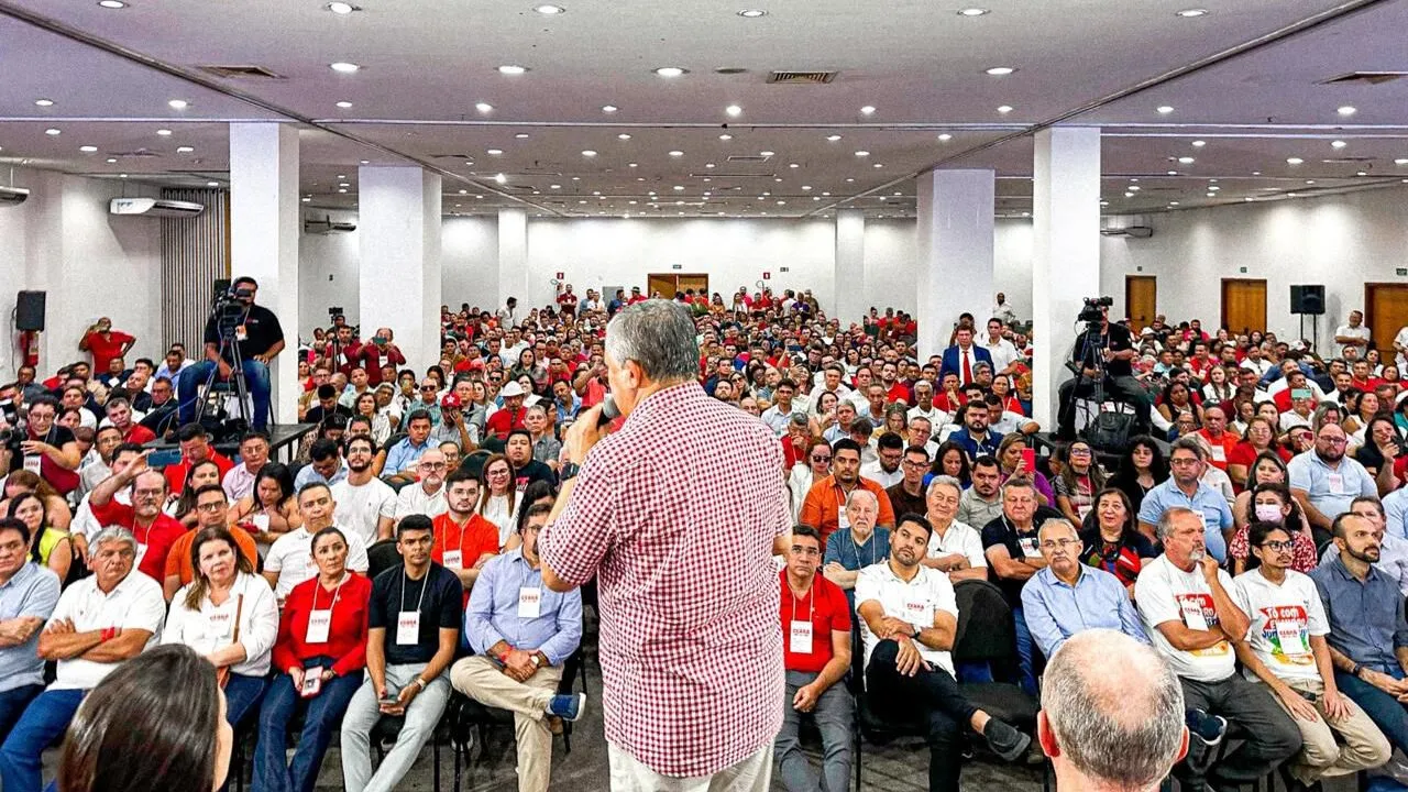 José Guimarães lança candidatura ao Senado em evento com lideranças políticas no Ceará