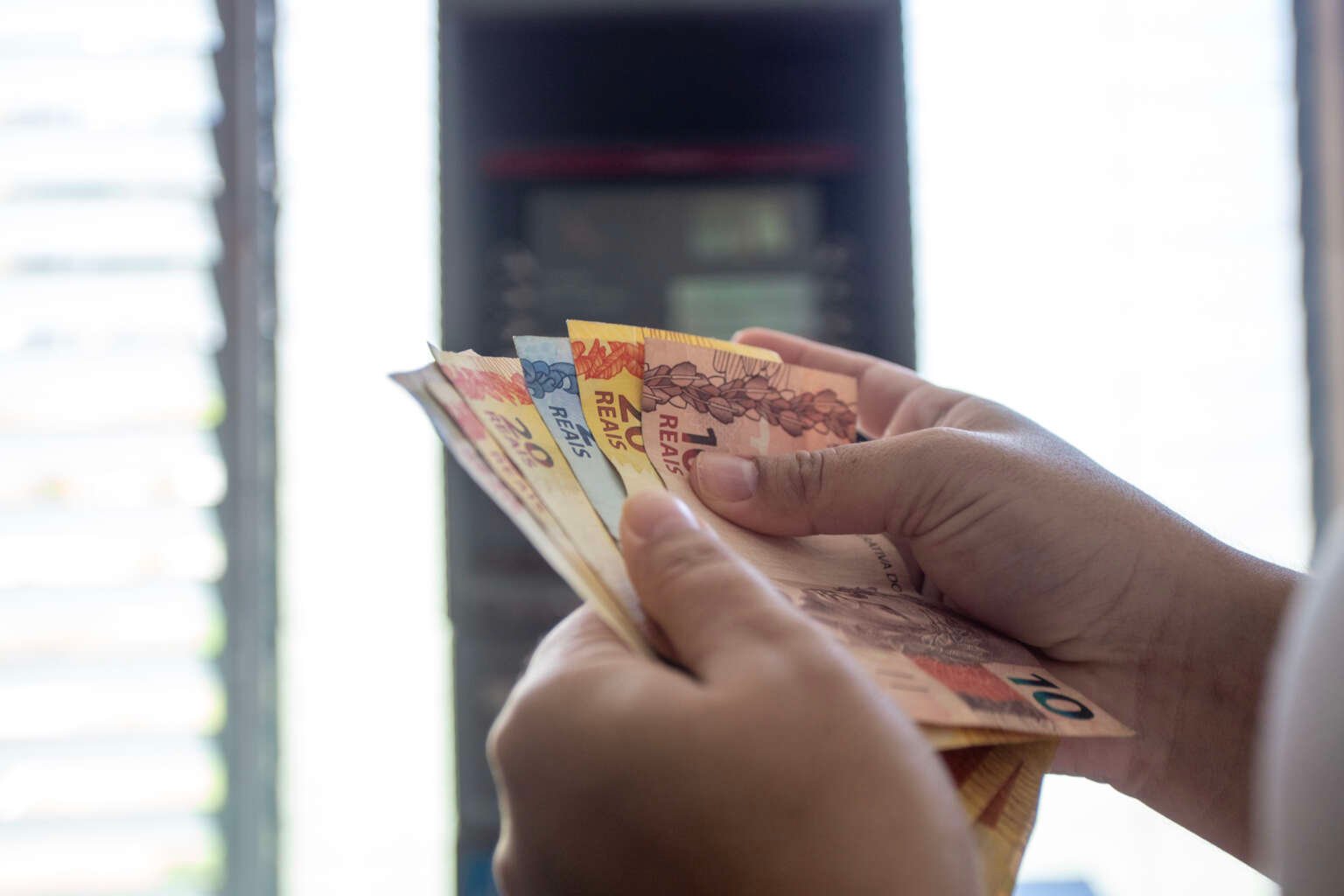 FOTOS DE SAQUE EM CAIXA ELETRONICO
FOTOS: TIAGO STILLE/ GOV. DO CEARA 
TAGS: CAIXA ELETRONICO, DINHEIRO, SAQUE, PAGAMENTO, PIX, DECIMO TERCEIRO